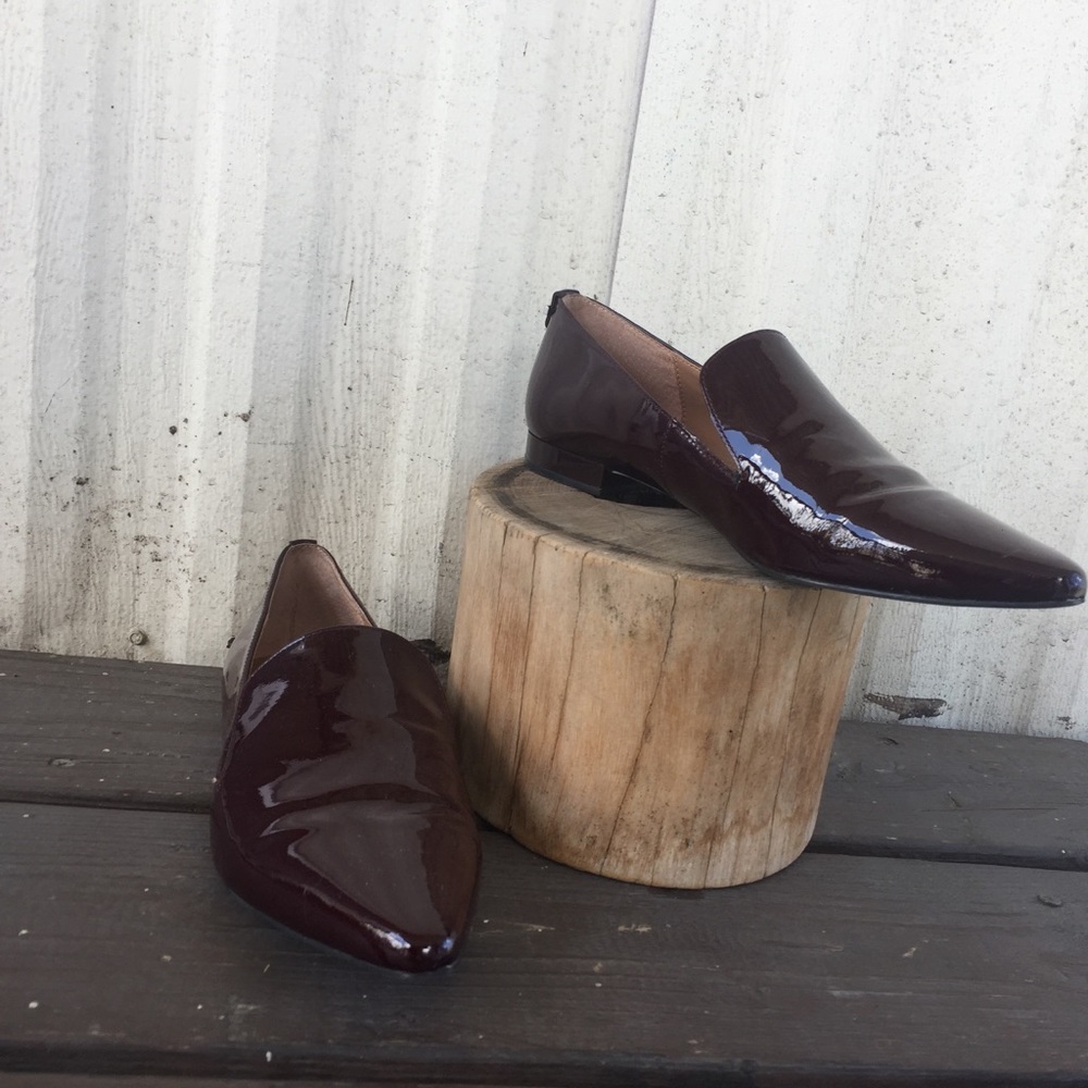 CALVIN KLEIN FLATS! - Picture 2 of 3